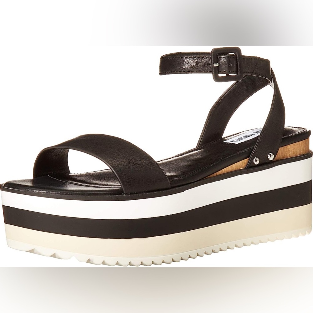 Steve Madden flat form sandal size 9.5